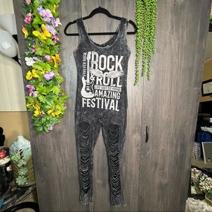 .•🌼3/$30🌼Yellow Cabbage Distressed Rock & Roll Jumpsuit Size Medium